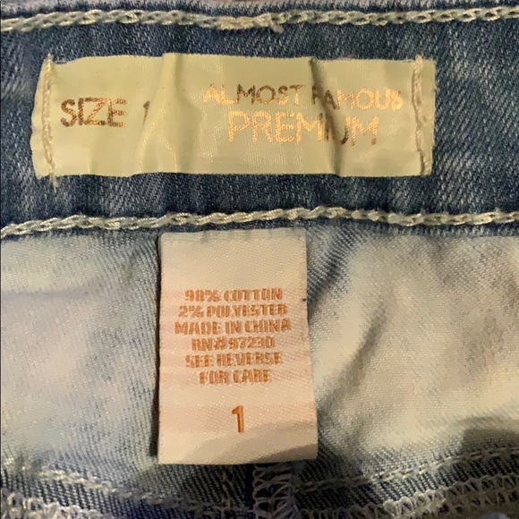 ‼️No Longer Available‼️ Women’s shorts.  Size one. - Picture 3 of 3